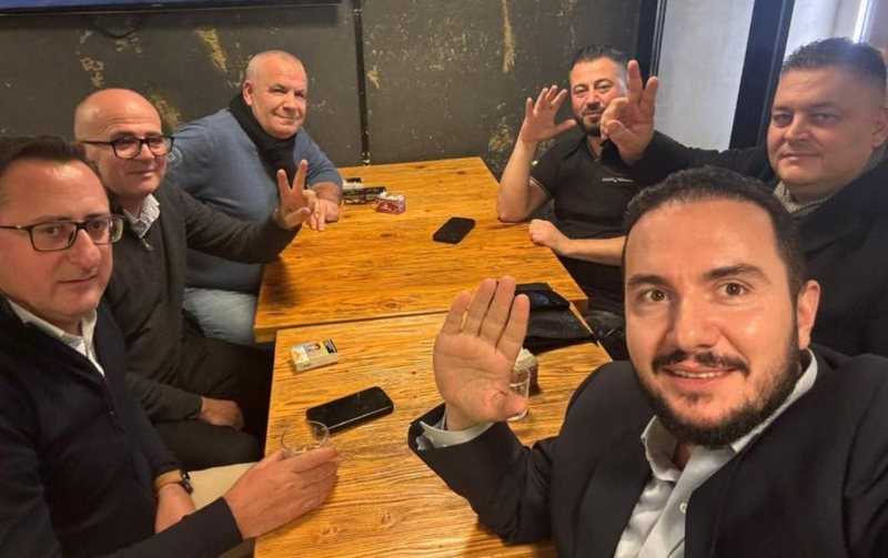 “Kafja” që trazoi demokratët dhe “selami” i Ervin Salianjit orët e vona për Gaz Bardhin “Kafja” që trazoi demokratët dhe “selami” i Ervin Salianjit orët e vona për Gaz Bardhin
