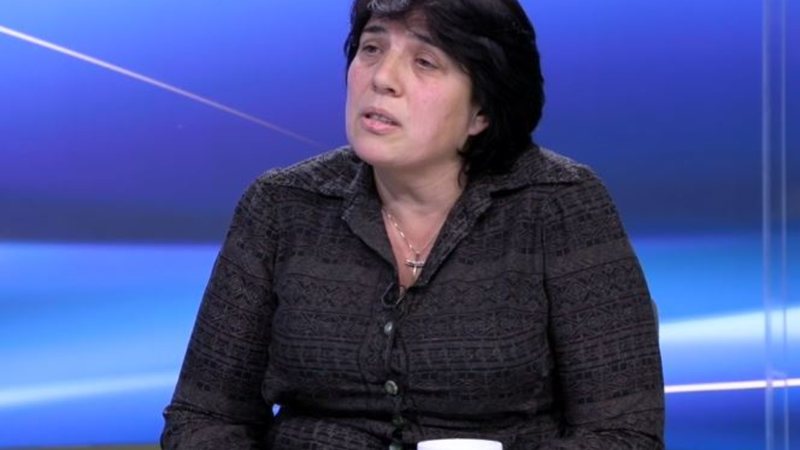Pas debatit Muli e përjashton anëtaren e KD të PD-së! Aliaj: Noka dhe Vokshi duhet të japin dorëheqjen Pas debatit Muli e përjashton anëtaren e KD të PD-së! Aliaj: Noka dhe Vokshi duhet të japin dorëheqjen