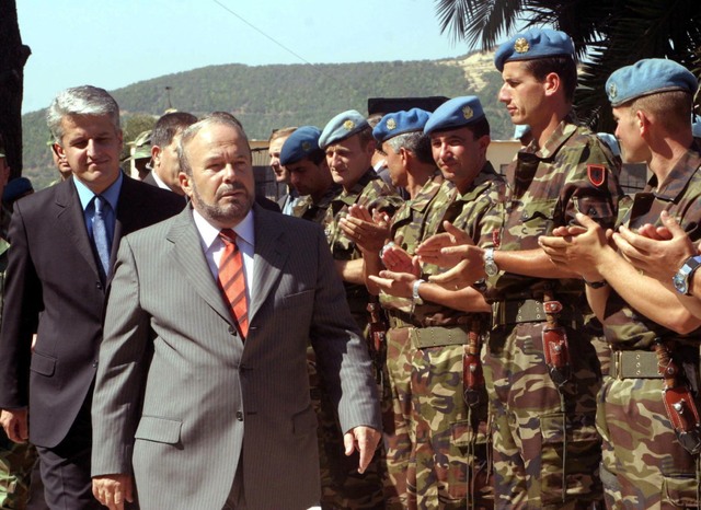 The Guardian Nekrologji për Fatos Nanon: ‘Kishte stil të çlirët, gazetarët shpesh trajtoheshin me biseda miqësore dhe një gotë uiski’ The Guardian Nekrologji për Fatos Nanon: ‘Kishte stil të çlirët, gazetarët shpesh trajtoheshin me biseda miqësore dhe një gotë uiski’
