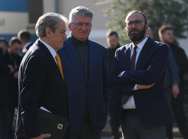 Agron Gjekmarkaj nxjerr zbuluar “dumanët”: Ka keqkuptime për qasjen e PD ndaj drejtësisë, por ne e mbështesim! Duam Qeveri teknike…nga SPAK Agron Gjekmarkaj nxjerr zbuluar “dumanët”: Ka keqkuptime për qasjen e PD ndaj drejtësisë, por ne e mbështesim! Duam Qeveri teknike…nga SPAK