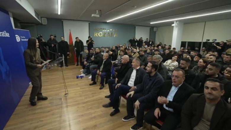 Mos shkoni te Salianji se janë falangat e Becit! Berishës nuk i ecën intriga: Mbushet salla me demokrat në takimin e Shkodrës