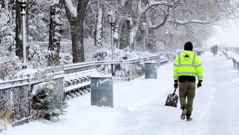 Stuhi dëbore në New York: Shpallet gjendja e jashtëzakonshme! Më shumë se 900 fluturime të anuluara, 8 mijë u vonuan