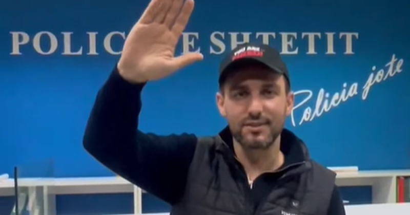 Adriatik Lapaj shfaqet brenda Komisariatit të Policisë pas protestës: Më proceduan penalisht!