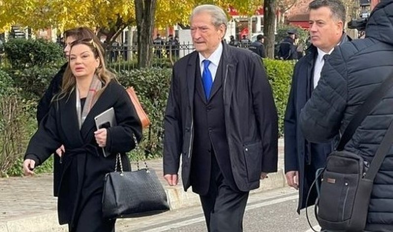 Shpërthen ish deputeti Spaho: Çfarë i thashë Berishës në zyrë dhe si më hëngrën pas krahëve. Burrat njihen nga fjala e dhënë, sidomos kur janë në moshë të thyer Shpërthen ish deputeti Spaho: Çfarë i thashë Berishës në zyrë dhe si më hëngrën pas krahëve. Burrat njihen nga fjala e dhënë, sidomos kur janë në moshë të thyer