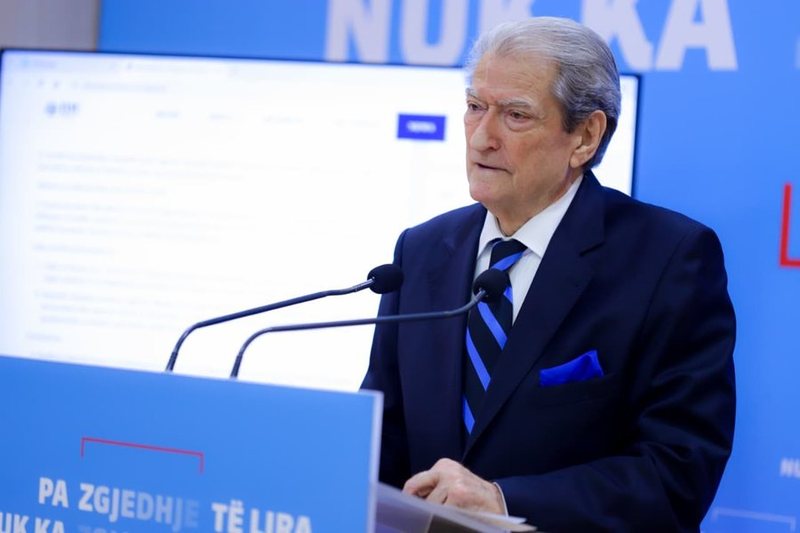 “Janë skllevër dhe injorantë”! Sali Berisha sulmon demokratët që iu bashkuan “pushtetit”: Do japin llogari!