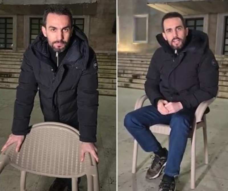 Lapaj në delir pasi thotë që qëndroi vetëm 12 orë para Kryeministrisë: Jam shkëndija që duhet t’i ndezë qytetarët Lapaj në delir pasi thotë që qëndroi vetëm 12 orë para Kryeministrisë: Jam shkëndija që duhet t’i ndezë qytetarët