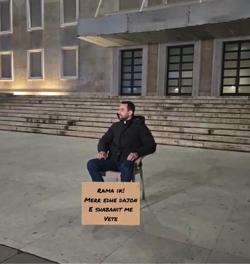 FOTOLAJM/ Si e sheh rrjeti “protestën” e Lapajt? FOTOLAJM/ Si e sheh rrjeti “protestën” e Lapajt?