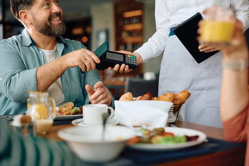 Të huajt shpenzuan 4.4 miliardë euro në Shqipëri, shqiptarët jashtë 2.1 miliardë euro Të huajt shpenzuan 4.4 miliardë euro në Shqipëri, shqiptarët jashtë 2.1 miliardë euro