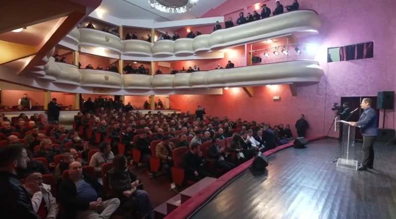 Pavarësisht sulmeve të Berishës dhe njerëzve rreth tij, Salianji zhvillon takim me strukturat dhe qytetarë në Elbasan