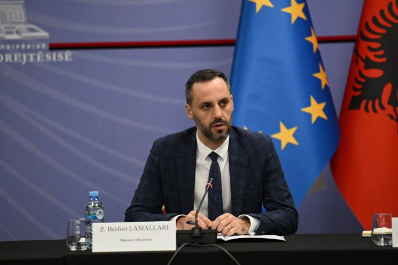 Ministri i Drejtësisë jep lajmin e mirë për mbi 13 mijë familje pronarësh: Miratuam kompensimin, paratë kalojnë në llogari bankare (Lista) Ministri i Drejtësisë jep lajmin e mirë për mbi 13 mijë familje pronarësh: Miratuam kompensimin, paratë kalojnë në llogari bankare (Lista)