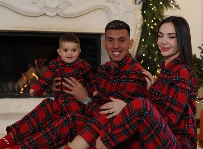 Myrto dhe Uarda Uzuni ndajnë kartolinën e tyre të fundvitit, shfaqen më të lumtur se kurrë pranë djalit