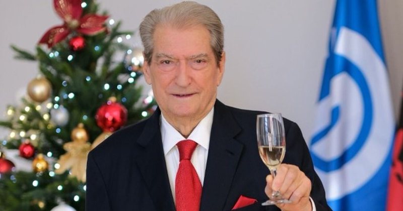 Urimi i Sali Berishës: Në 2026 do t’i bëjmë funeralin Rilindjes! Më shumë gjasa të ndodhi e kundërta Urimi i Sali Berishës: Në 2026 do t’i bëjmë funeralin Rilindjes! Më shumë gjasa të ndodhi e kundërta