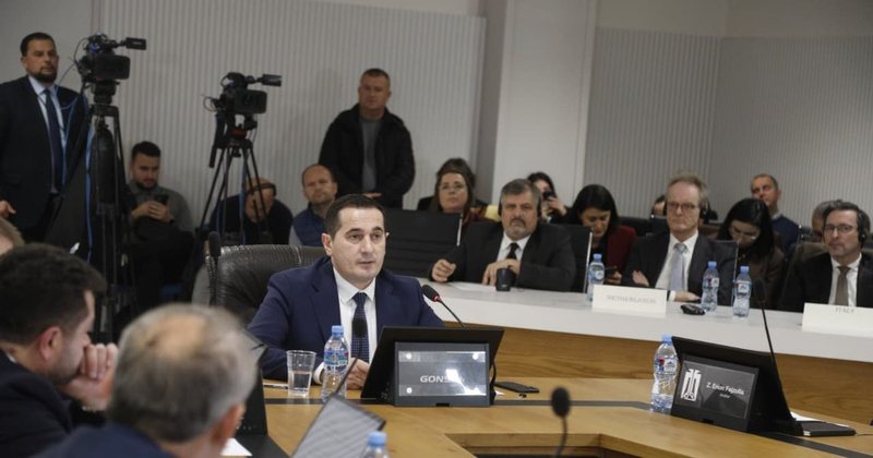 Amerikanët zgjedhin, shqiptarët firmosin Amerikanët zgjedhin, shqiptarët firmosin