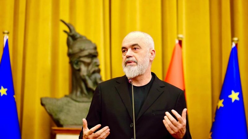 Socialistët e Tiranës festojnë me Ramën te Pallati i Brigadave për fundvit