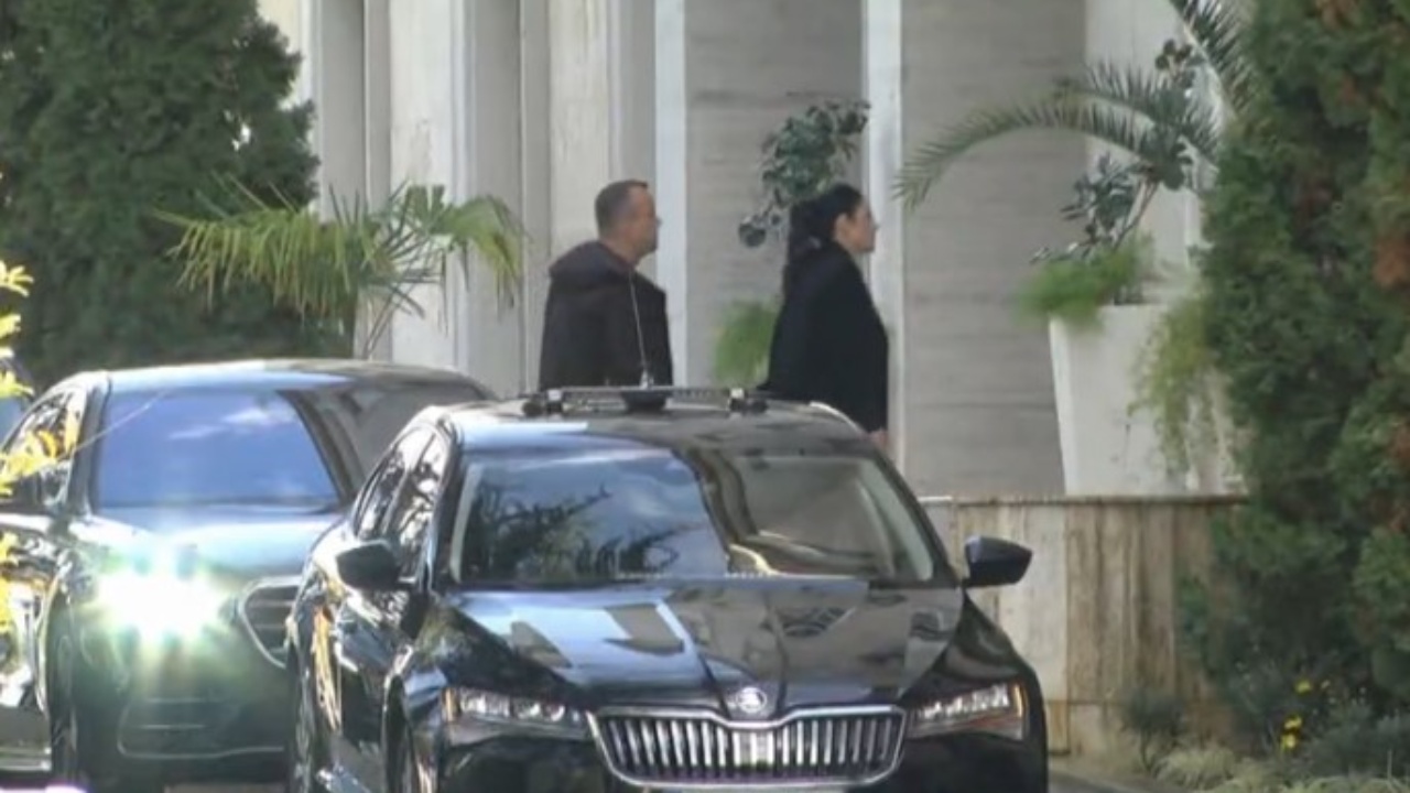 “E vërteta e qëndrimit të Belinda Ballukut 7 orë në Kryeministri”! Blendi Klosi: Ulsi Manja nuk është takuar me Ramën “E vërteta e qëndrimit të Belinda Ballukut 7 orë në Kryeministri”! Blendi Klosi: Ulsi Manja nuk është takuar me Ramën