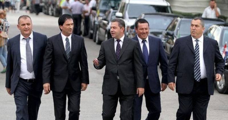 Plas sherri mes çamëve, ish-deputeti shpërthen ndaj Shpëtim Idrizit: Shkatërroi PDIU, ndaj u pushua nga puna. Ne nuk na mori dot peng Enver Hoxha jo më ai Plas sherri mes çamëve, ish-deputeti shpërthen ndaj Shpëtim Idrizit: Shkatërroi PDIU, ndaj u pushua nga puna. Ne nuk na mori dot peng Enver Hoxha jo më ai
