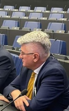 Agron Gjekmarkaj i penduar thellë: Mëkatova kur shava Berishën! Ai është burrë shteti, më i madhi në 100 vite! Hyrjen në NATO e ka bër ai… kur ushtria nuk ekzistonte 1 ditë pas Gërdeci