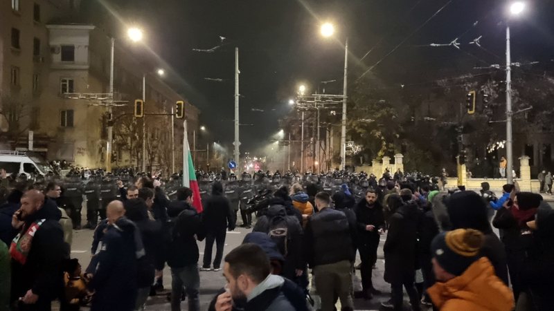 Protesta në Bullgari ” foltoria” në Shqipëri