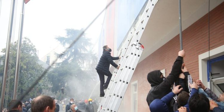 Njerëzit ikin nga PD se është bërë si Sudani: Plas lufta civile çdo 5 vjet dhe të shkatërron investimin