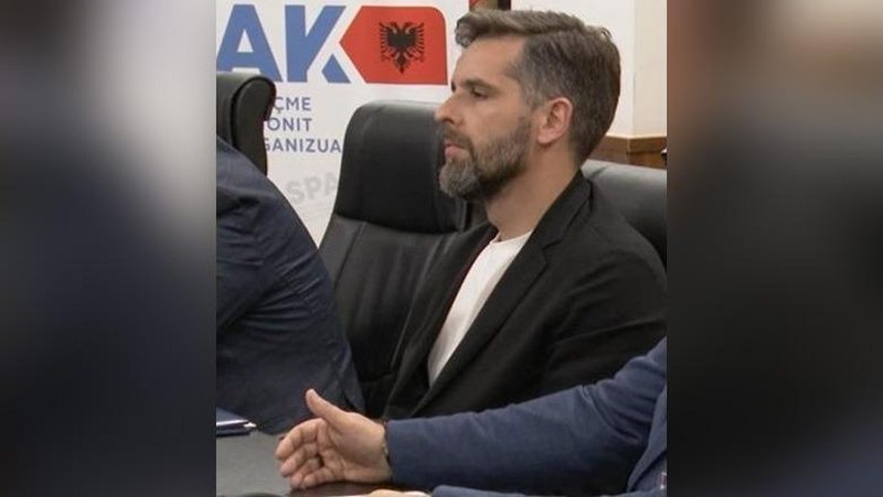 Joni Keta në krye të BKH-së! Myslim Murrizi ia “prezanton” Berishës: Doktor, është nipi i besnikut të Enverit! Mos thuaj se njoh se është tallje
