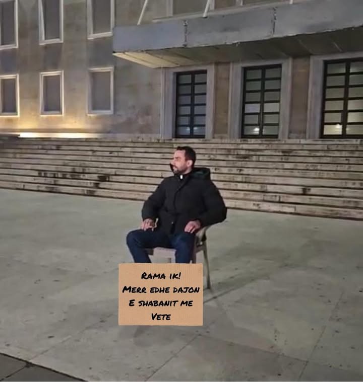 FOTOLAJM/ Si e sheh rrjeti “protestën” e Lapajt?