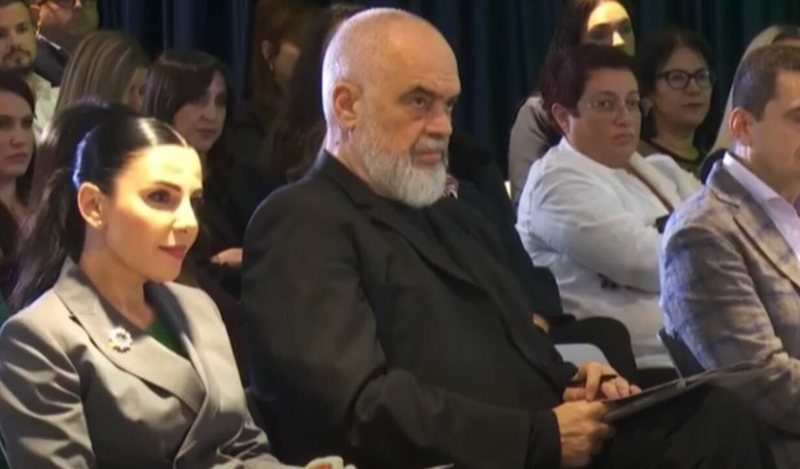 Kushtetuesja vendos: Kthen në detyrë Ballukun dhe kalon çështjen për shqyrtim