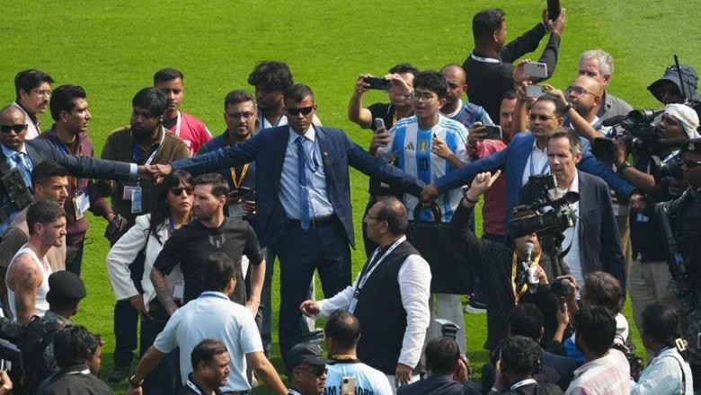 VIDEO/ Kaos gjatë vizitës së Lionel Messi-t në Indi: Tifozët shkatërrojnë stadiumin!