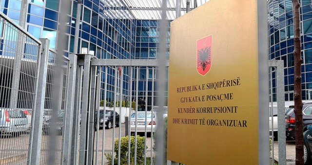 ta që thonë se kjo do na fusë në Europë, ja fusin kot! Ja pse Rama ka të drejtë në “betejën” e tij me gjykatat