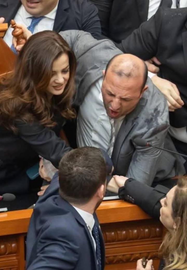 Gjithçka për karrigen…