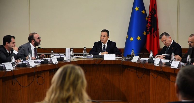 Zbardhen detaje nga diskutimet me dyer të mbyllura, PS: Qëndrimin tonë do ta japim pas Kushtetueses Zbardhen detaje nga diskutimet me dyer të mbyllura, PS: Qëndrimin tonë do ta japim pas Kushtetueses