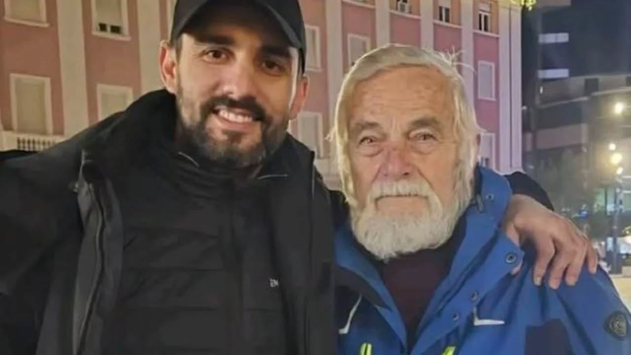 “Eh mor Llapa, të thashë të mos e publikoje”, aktori i njohur Viktor Zhusti përplaset me Adriatik Lapajn: As më shkon ndërmend të të përkrah ty! “Eh mor Llapa, të thashë të mos e publikoje”, aktori i njohur Viktor Zhusti përplaset me Adriatik Lapajn: As më shkon ndërmend të të përkrah ty!