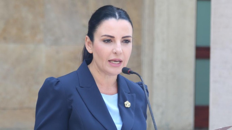 Nga 300 apartamentet, te jahtet me shumicë: Anatomia e një trillimi politik Nga 300 apartamentet, te jahtet me shumicë: Anatomia e një trillimi politik