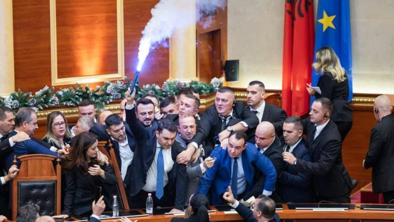 Mblidhet sot Komisioni i Etikës, PS kërkon përjashtimin e deputetëve të Partisë Demokratike pas kaosit në Kuvend Mblidhet sot Komisioni i Etikës, PS kërkon përjashtimin e deputetëve të Partisë Demokratike pas kaosit në Kuvend