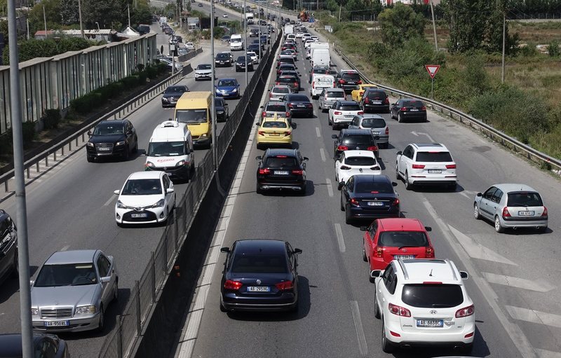 Shtrenjtohet zhdoganimi i makinave, rriten kostot për çdo kategori Shtrenjtohet zhdoganimi i makinave, rriten kostot për çdo kategori