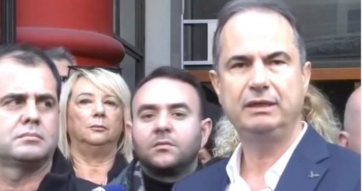 Prapë po mblidhen “gjithë qelbësirat”?! Prapë po mblidhen “gjithë qelbësirat”?!
