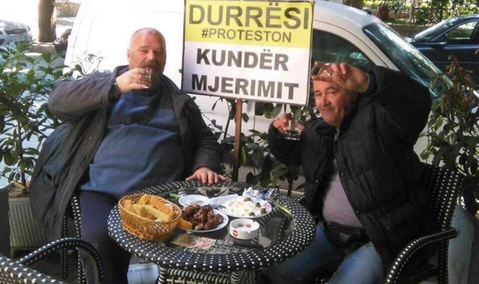 Protestat e PD-së si funerale! Në 35 vjet nuk e ka rrëzuar dot asnjë herë qeverinë me protestime Protestat e PD-së si funerale! Në 35 vjet nuk e ka rrëzuar dot asnjë herë qeverinë me protestime
