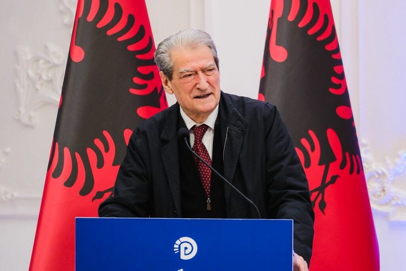 Sali Berisha nga Manza tallet me demokratët: Nuk hyjmë më në zgjedhje me Edi Ramën! Do e rrëzojmë pas vitit të ri… 2006…2007…2008…. ! Sali Berisha nga Manza tallet me demokratët: Nuk hyjmë më në zgjedhje me Edi Ramën! Do e rrëzojmë pas vitit të ri… 2006…2007…2008…. !