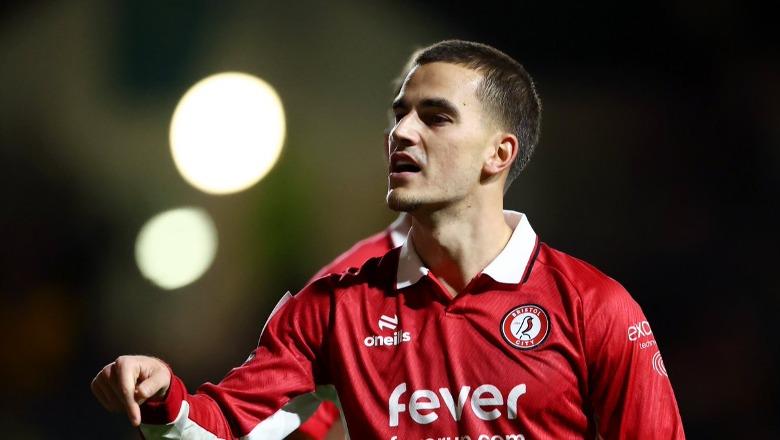 VIDEO/ I mjaftojnë vetëm katër minuta lojë, Anis Mehmeti shënon supergol në Angli VIDEO/ I mjaftojnë vetëm katër minuta lojë, Anis Mehmeti shënon supergol në Angli