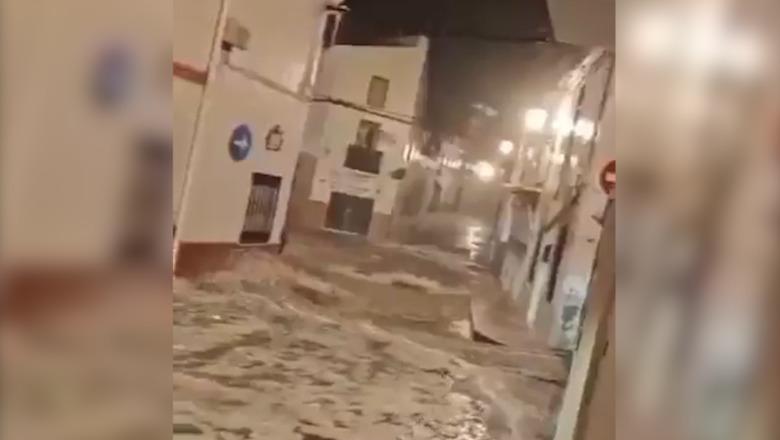 Moti i keq godet Spanjën, rrugë të përmbytura e shtëpi nën ujë nga reshjet e dendura Moti i keq godet Spanjën, rrugë të përmbytura e shtëpi nën ujë nga reshjet e dendura