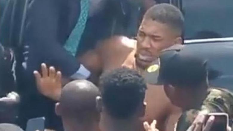 Boksieri Anthony Joshua, i ka shpëtuar vdekjes sot në një aksidenti të frikshëm automobilistik që i mori jetën 2 miqve të tij Boksieri Anthony Joshua, i ka shpëtuar vdekjes sot në një aksidenti të frikshëm automobilistik që i mori jetën 2 miqve të tij
