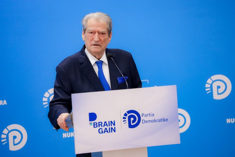Berisha: Nuk ka forcë në botë që e mban në pushtet Ramën në qoftë se ne i pushtojmë sheshin Berisha: Nuk ka forcë në botë që e mban në pushtet Ramën në qoftë se ne i pushtojmë sheshin