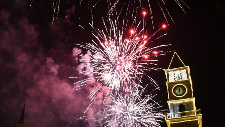 Sonte nata e ndërrimit të viteve, koncerte festive dhe spektakël me fishekzjarrë në gjithë vendin