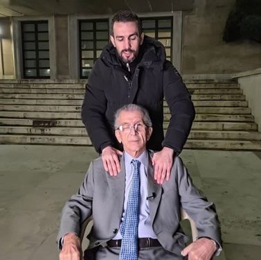 Lapaj vazhdon heroizmat groteske pas goditjes nga ngrohësja e gazit! Edi Rama ti je përgjegjës, nuk të kam frikë! Lapaj vazhdon heroizmat groteske pas goditjes nga ngrohësja e gazit! Edi Rama ti je përgjegjës, nuk të kam frikë!