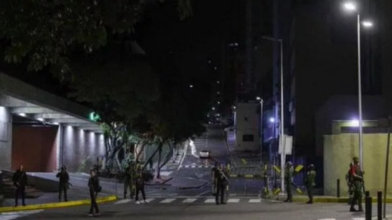 Venezuela në kaos, të shtëna me armë në Karakas pranë selisë qeveritare Venezuela në kaos, të shtëna me armë në Karakas pranë selisë qeveritare