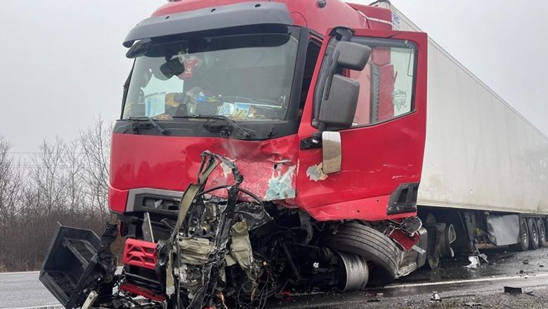 Klithma e vdekjes dhe furgoni i zi që mori jetën e 7 tifozëve të PAOK-ut, Selaniku në lot! Mjeku tregon dëshminë e të plagosurit: U bllokua timoni Klithma e vdekjes dhe furgoni i zi që mori jetën e 7 tifozëve të PAOK-ut, Selaniku në lot! Mjeku tregon dëshminë e të plagosurit: U bllokua timoni