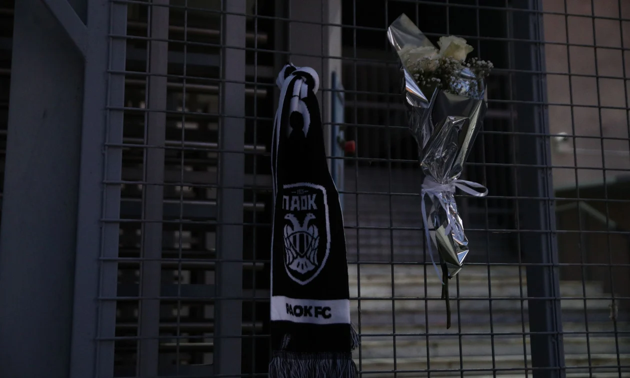 Tjetër tragjedi në familjen e PAOK: 55-vjeçari ndërron jetë pasi mësoi për vdekjen tragjike të 7 tifozëve, një prej tyre mik i tij