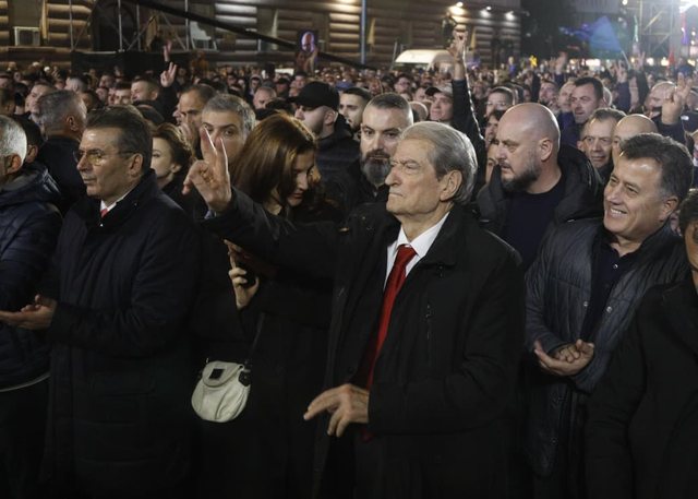 Eksitimi politik se Shqipëria u shpall “Non Grata”!