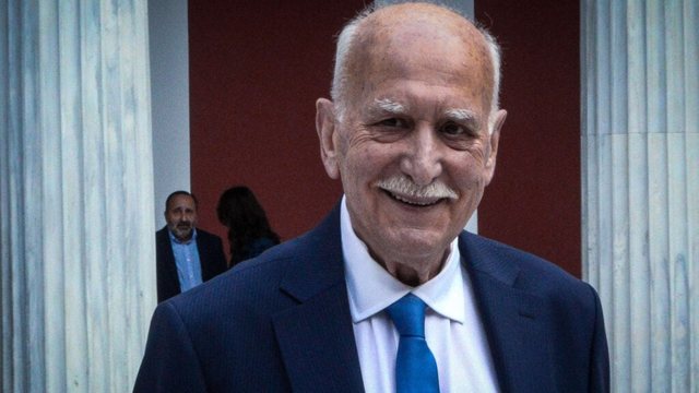 Shuhet Jorgos Papadhakis, zëri grek që nuk heshti për emigrantët shqiptarë Shuhet Jorgos Papadhakis, zëri grek që nuk heshti për emigrantët shqiptarë