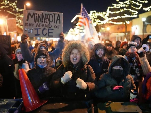 Paradoksi Minneapolis, viktimat e “gjuetisë” ndaj emigracionit, dy qytetarë të bardhë të SHBA-së Paradoksi Minneapolis, viktimat e “gjuetisë” ndaj emigracionit, dy qytetarë të bardhë të SHBA-së