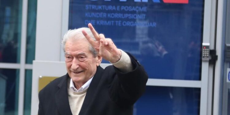 Berisha ëndërron me sy hapur: Tenton të bashkoi të premten OJQ-të,  sindikatat inekzistente dhe partitë e reja, nën udhëheqjen e tij! Shumica e refuzojnë: S’përlyhemi me kryehajdutin